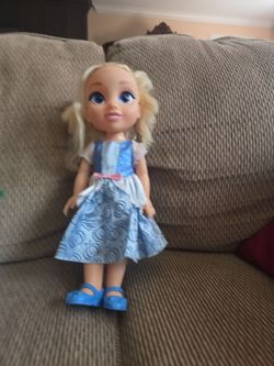 Cinderella doll. with extra clothes.