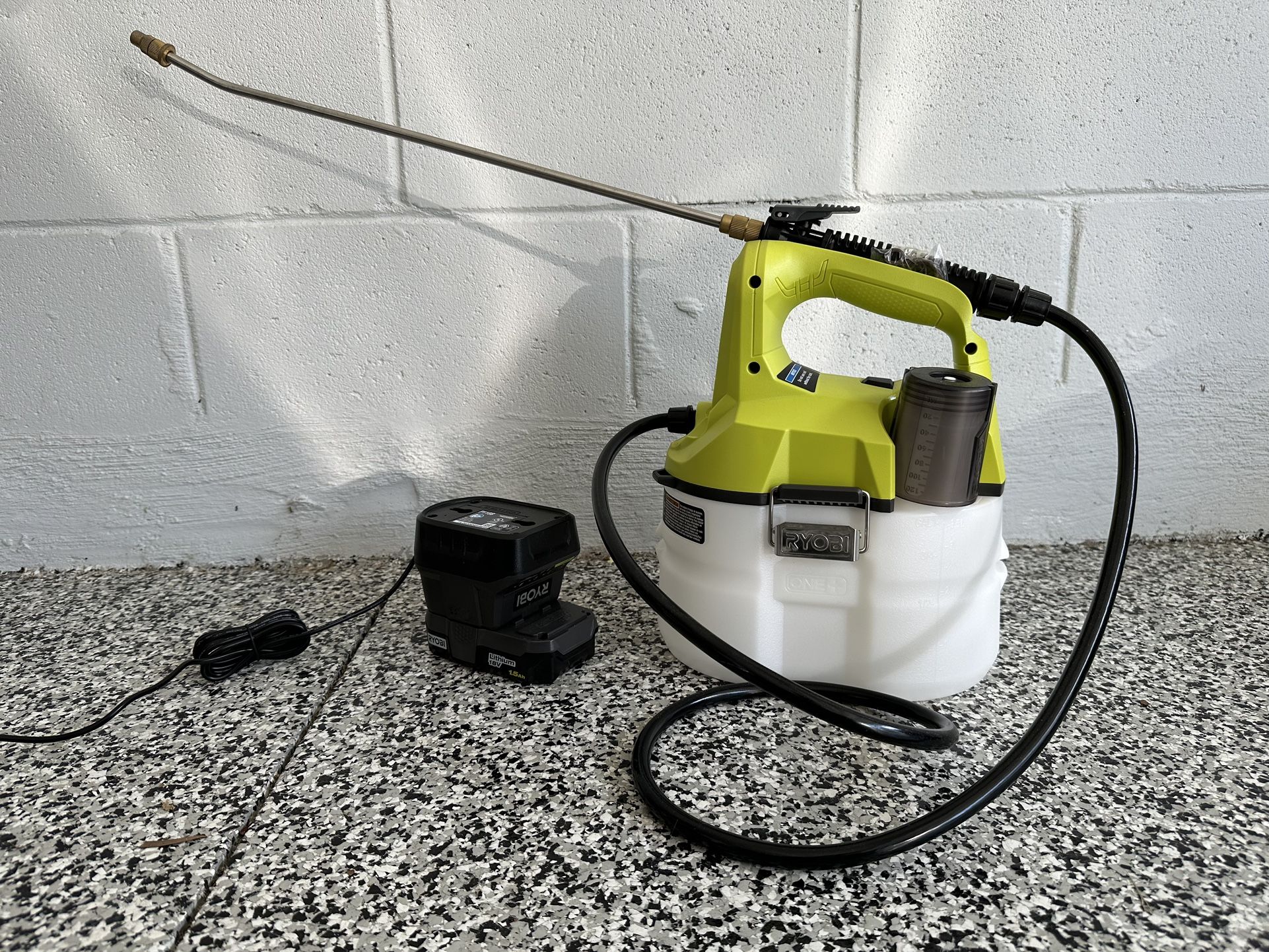 RYOBI 18V ONE+ 1 Gallon Chemical Sprayer Kit