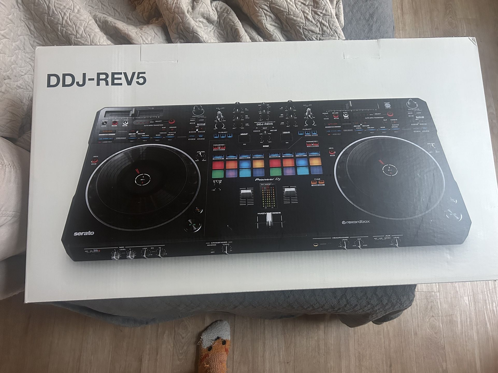 DDJ-Rev 5 Turntables 