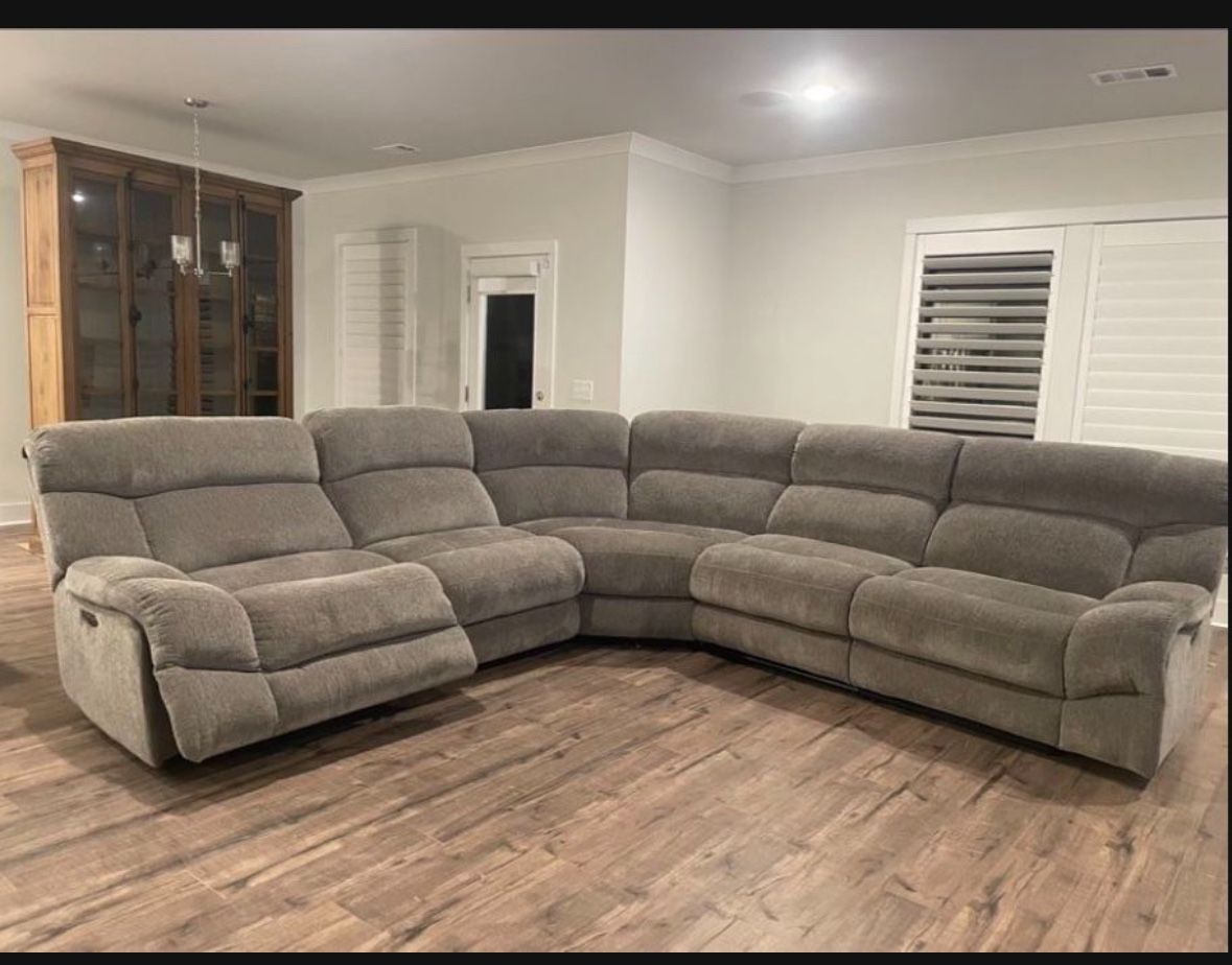 Beautiful 3 Month NEW Recliner Sofa 