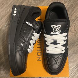 New 🆕 Only $249 Black LV Trainer Sneakers Size 11 Men’s 