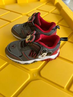 Tennis de Mickey size 8  little kids