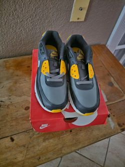 Nike Air max 90 size 4 1/5 y