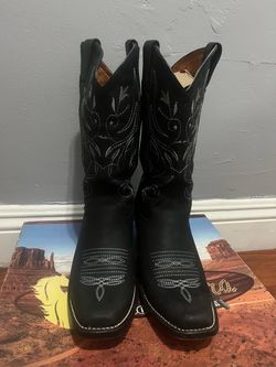 Black cowgirl boots