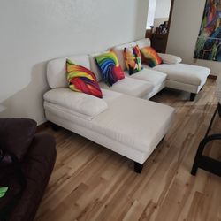 Brand New Sectional Sofa w/pillows 