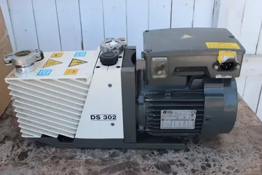 Varian DS 302 Dual Stage Rotary Vane Vacuum Pump 100-240V 1 PH (contact info removed)