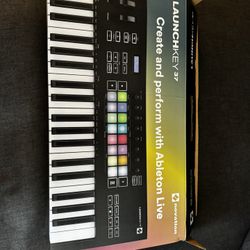 Novation Launchkey 37 MK4