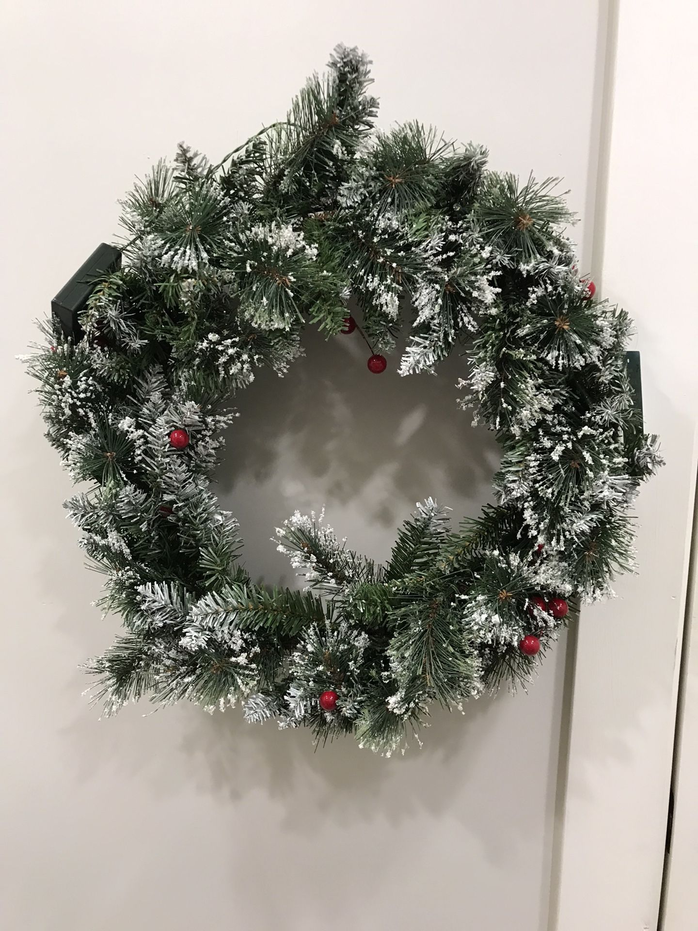 24" Pre-lit Flocked Artificial Christmas Spruce Wreath w/ 50 LED Lights & Timer New!