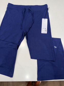 Alo Yoga Navy Bootcut Sweatpants – New With Tags (Size L)