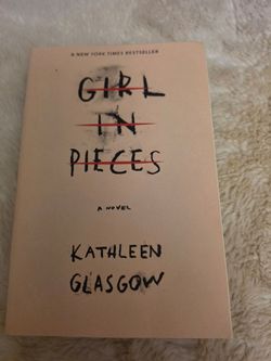Girl in Pieces by Kathleen Glasgow Paperback