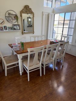 Dining table & 8 chairs