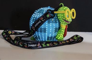 Disneyland Turtle Light Up Sipper Cup (New)