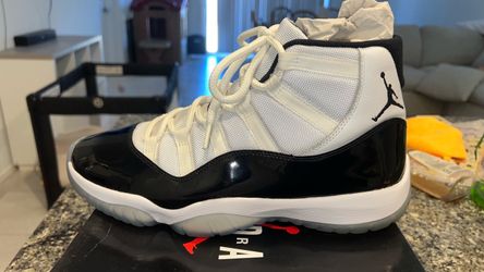 Air Jordan Retro “Concord” 11 Size 10.5