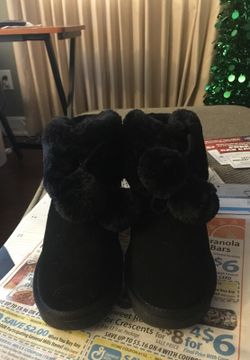 New black boots, size 8