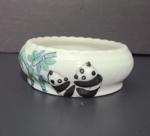 Pandas Round Ceramic Bowl with Bamboo and 2 Pandas