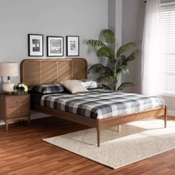 Queen Mid Century Modern Style Bed New)
