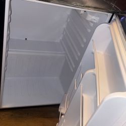FridgeAire Mini Fridge 