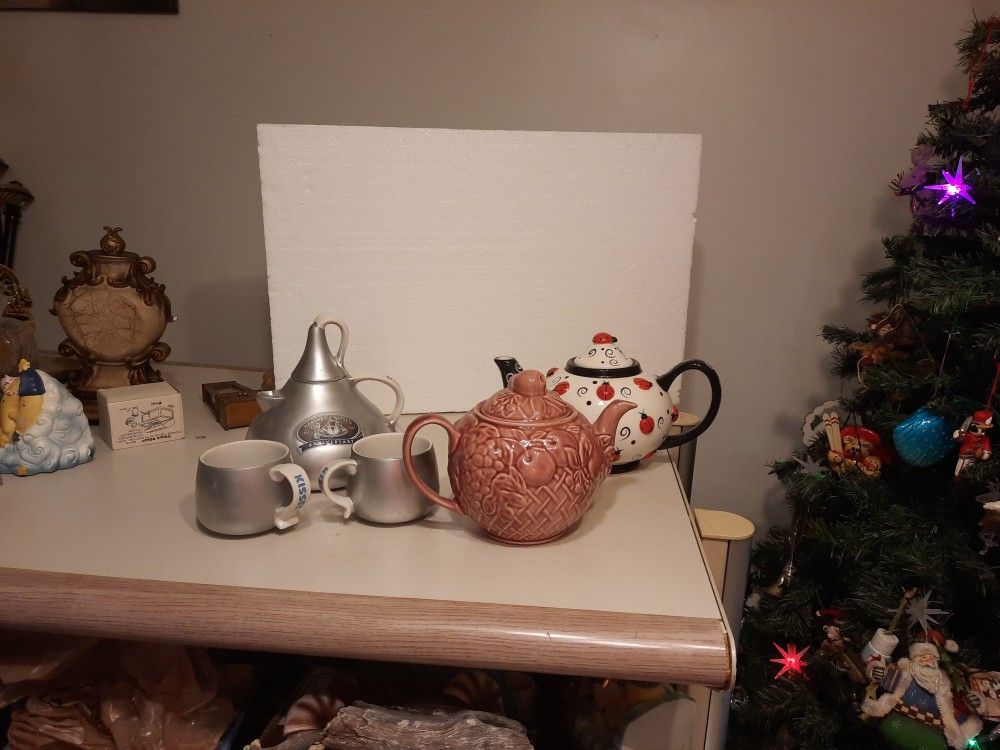bundle of 3 vintage tea pots