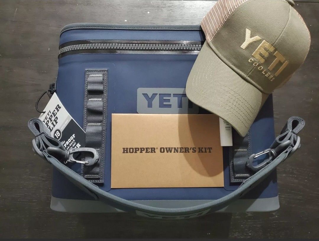 New YETI Hopper Flip 18 Portable Soft Cooler Navy Model GS4634-1 With Yeti Hat