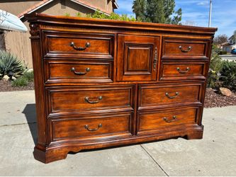 Solid Wood 8 Drawer Dresser Chest of Drawers Furniture