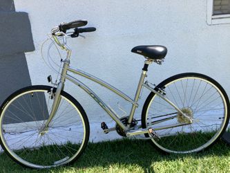 Gt. Airstream women’s. Hybrid bike. 18 inch frame