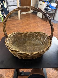 Medium Natural Wicker Basket – Decorative Storage Basket