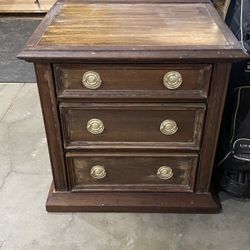 2 Nightstands 