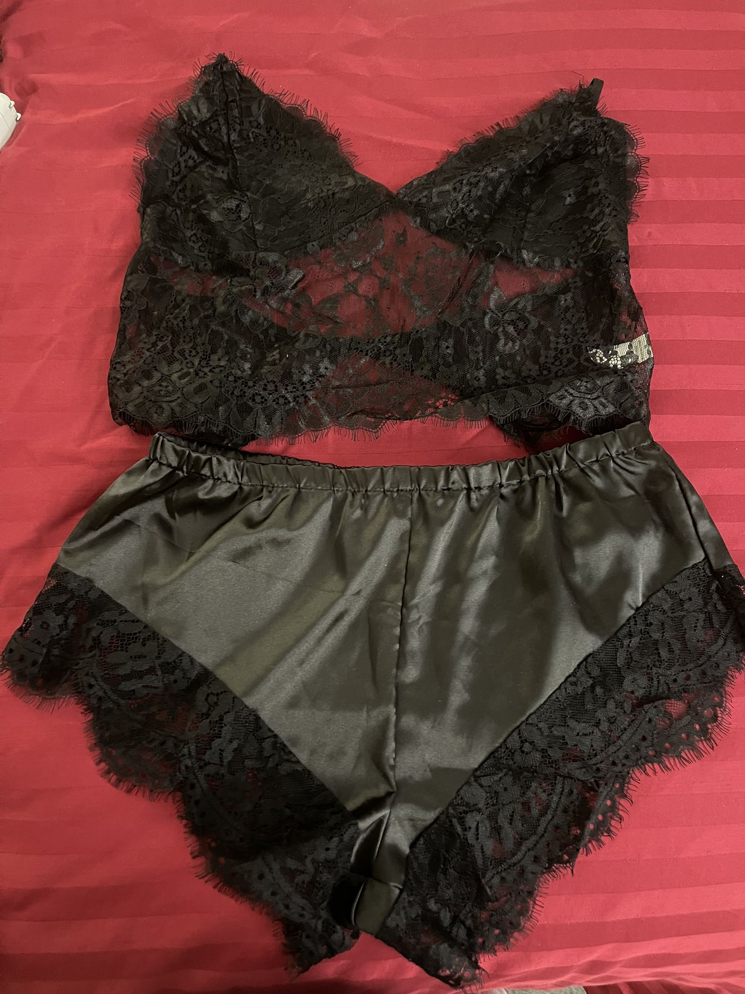 Elegant Black Lace Pyjama Set