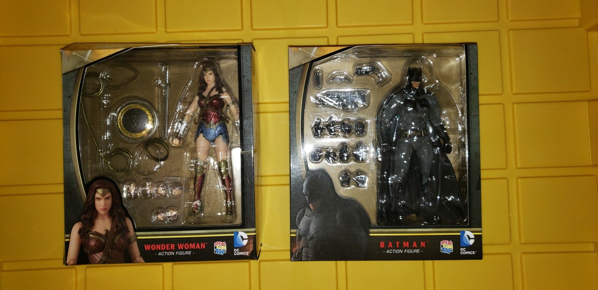 Mafex Batman and Wonder Woman