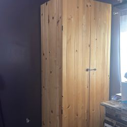 Wardrobe/Armoire