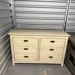 Clothes Dresser 