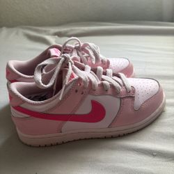 Nike dunk low triple pink 1.5y