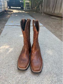 Caballo dorado botas size 7  NEW