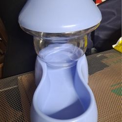 Blue Mushroom Shaped Cat Gravity Feeder 