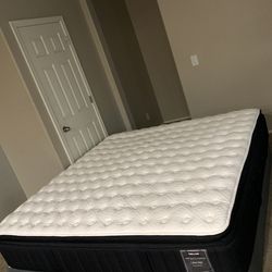 KING STEARNS AND FOSTER LAKERIDGE MATTRESS AND FREE BOX SPRINGS