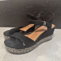 Tamari’s Black Woven Wedges Size 7