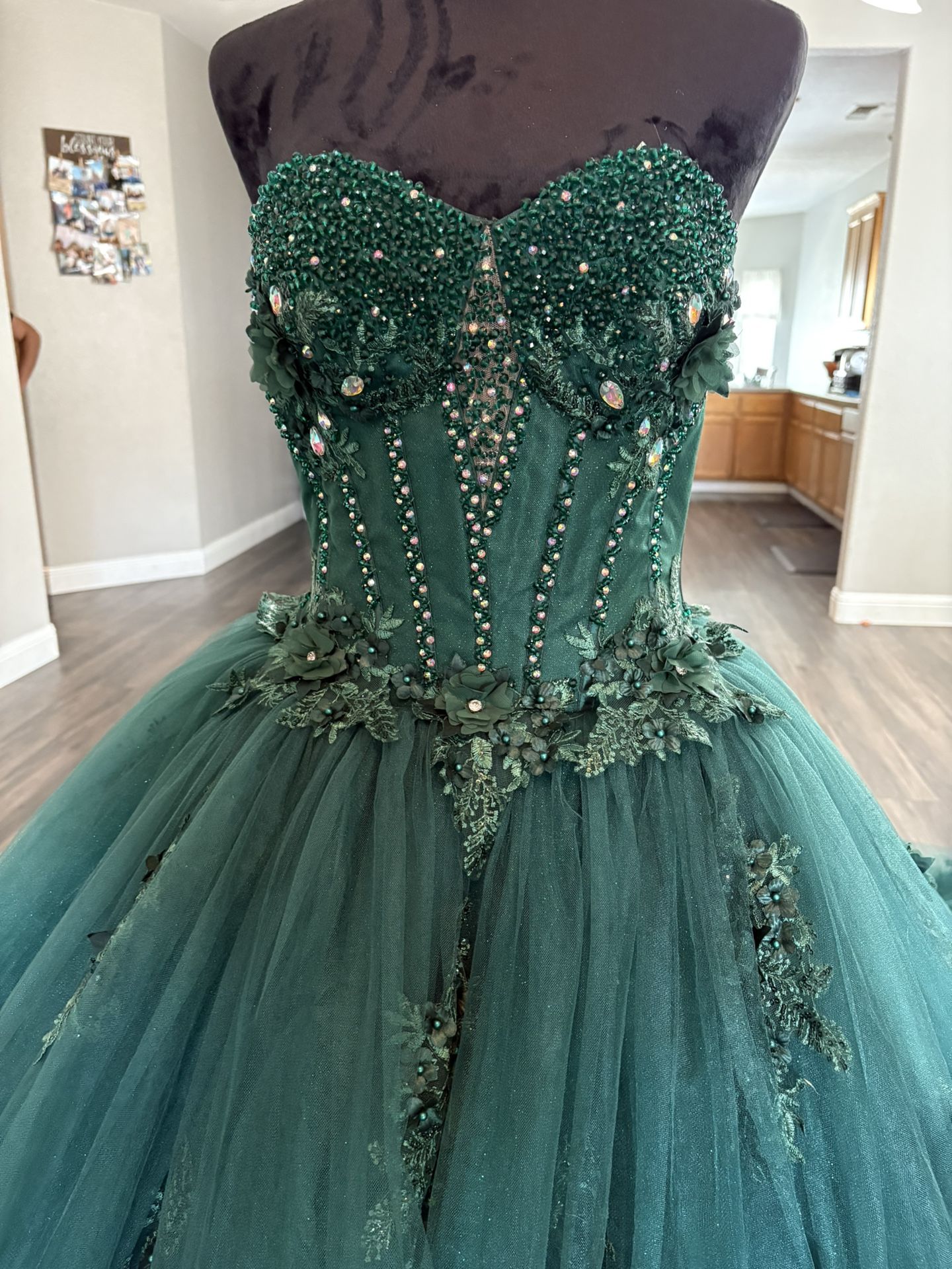Vestido De Quinceañera, Ramo, Corona, Y Crinolina.