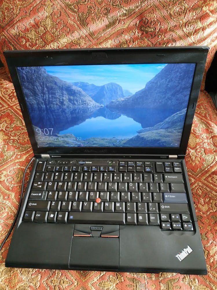 Lenovo Thinkpad X220i Laptop Computer