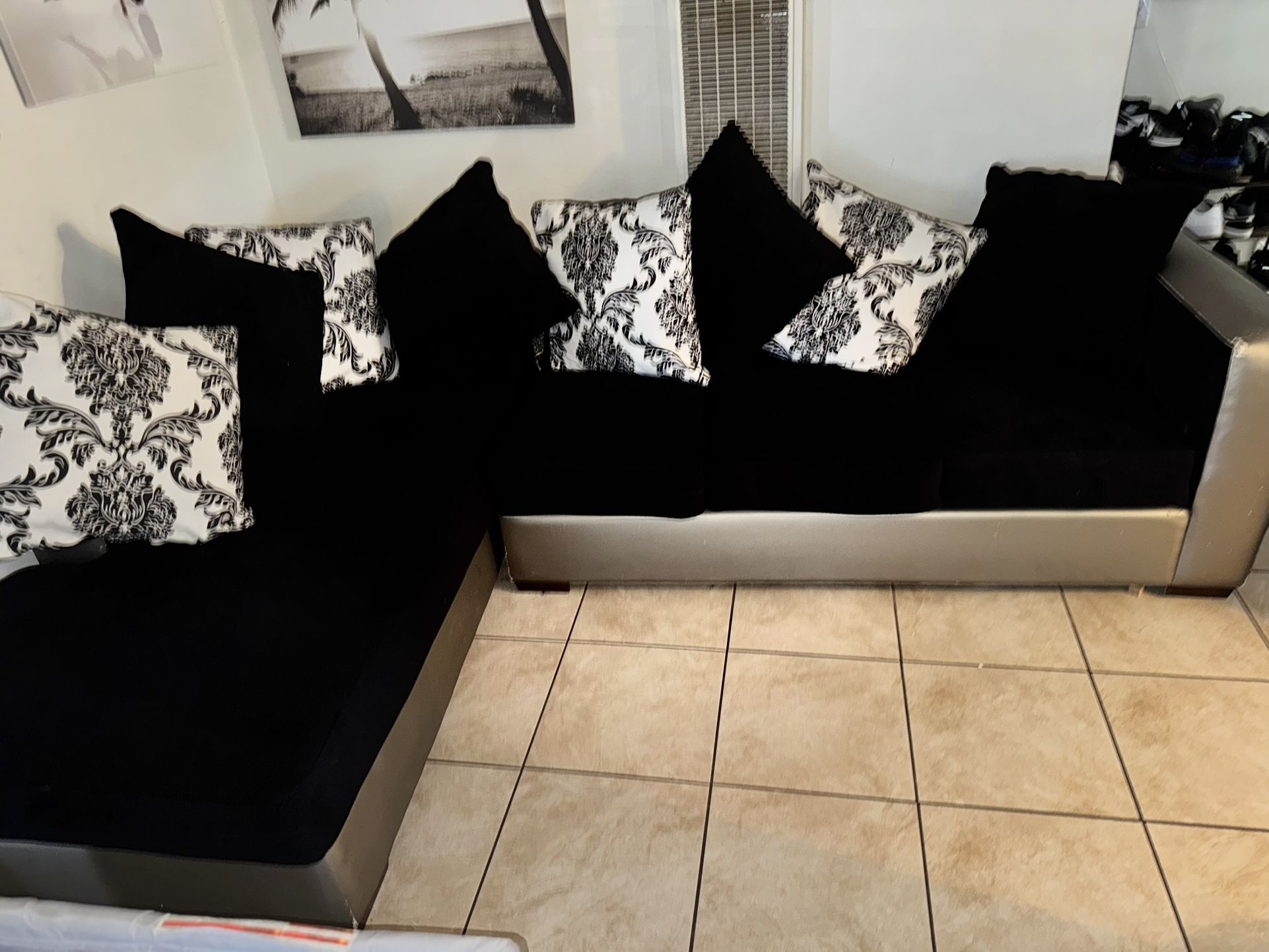 Sectional Couches 
