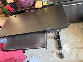 Electric stand up rising desk