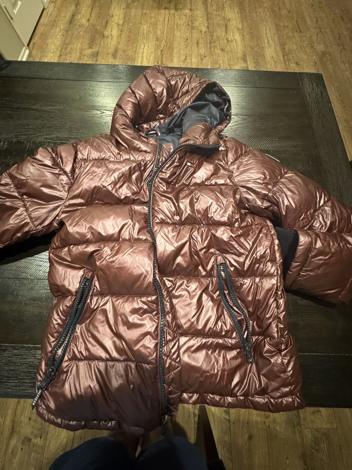Tommy Hilfiger Puffer Jacket (Men’s Medium) – Maroon/Navy – Great Condition!