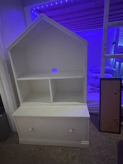 Doll house book shelf