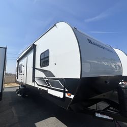 RV Toy Hauler 27 Feet! (Fits Can-am)