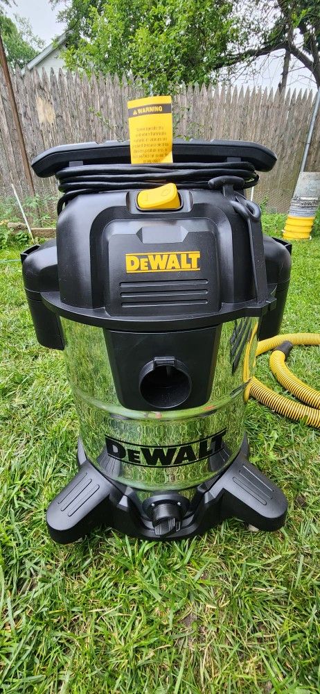 DeWALT 10 Gallon Stainless Steel Wet/Dry Vac