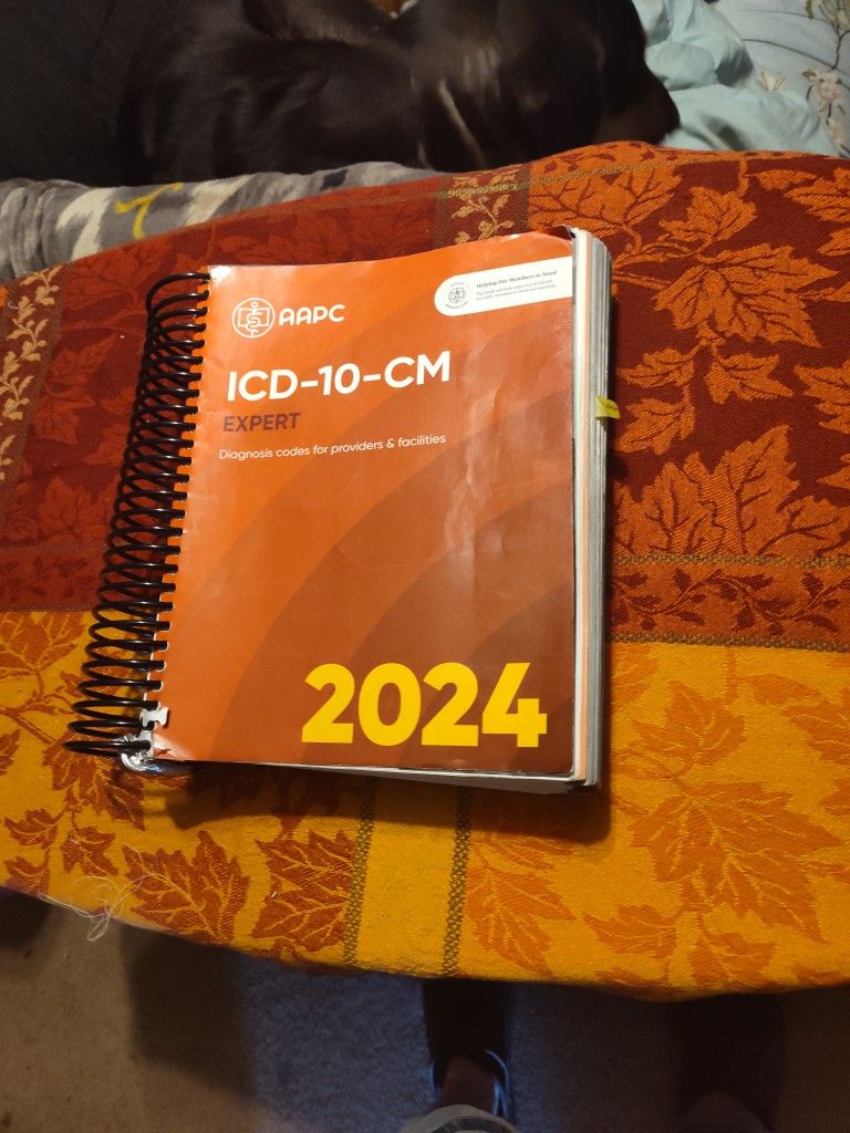 AAPC ICD-10-CM 2024 MEDICAL CODE BOOK 