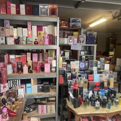 🙂Gran variedad de perfumes para hombre y mujer 😄 Rico y duradero aroma 🎁 calidad 🎁   🤩🤩$10 cada uno   O 😃 3x$20   🤩🤩también vendemos por mayo