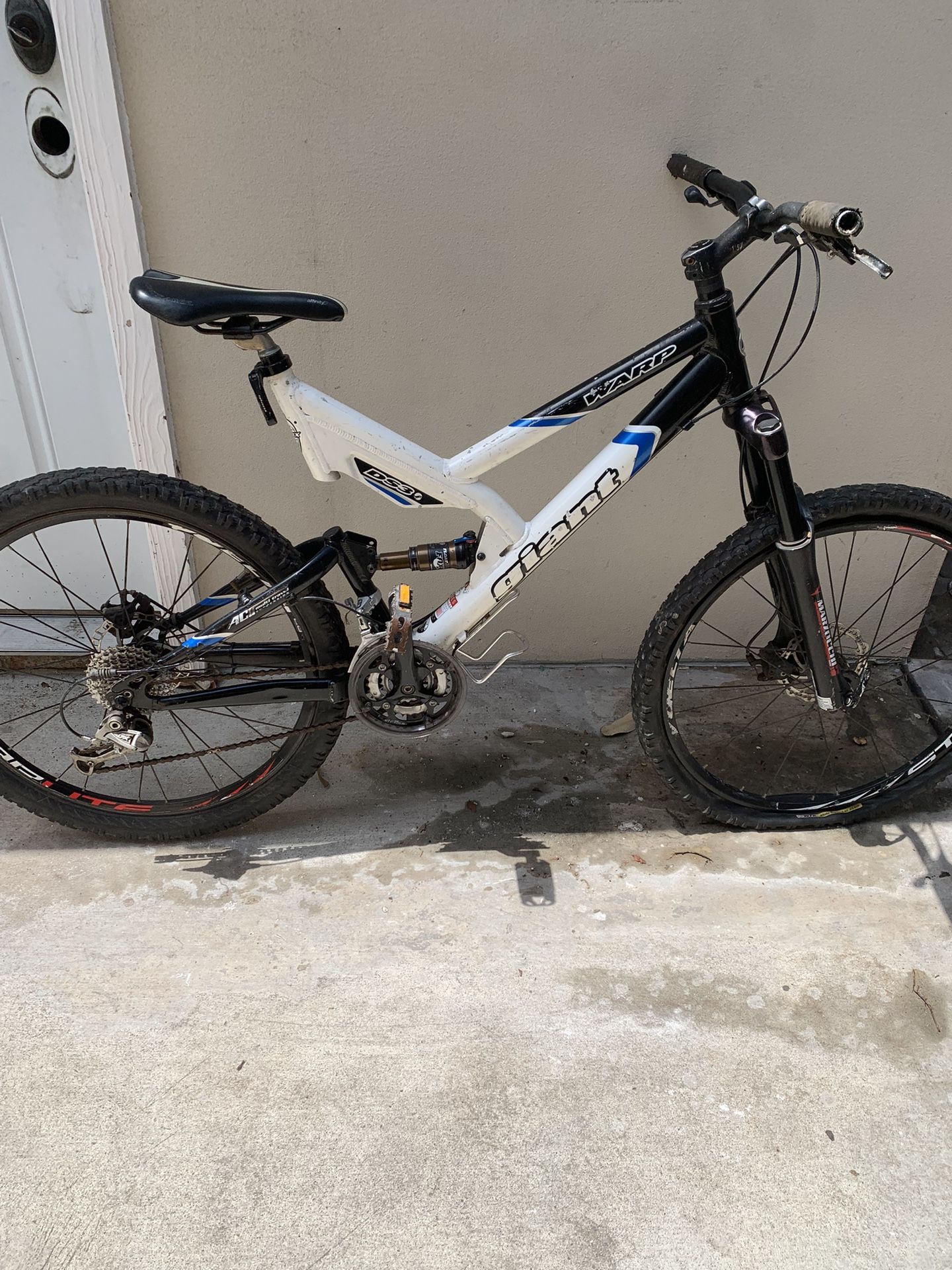 Used Giant Mountain Bike Need Tires