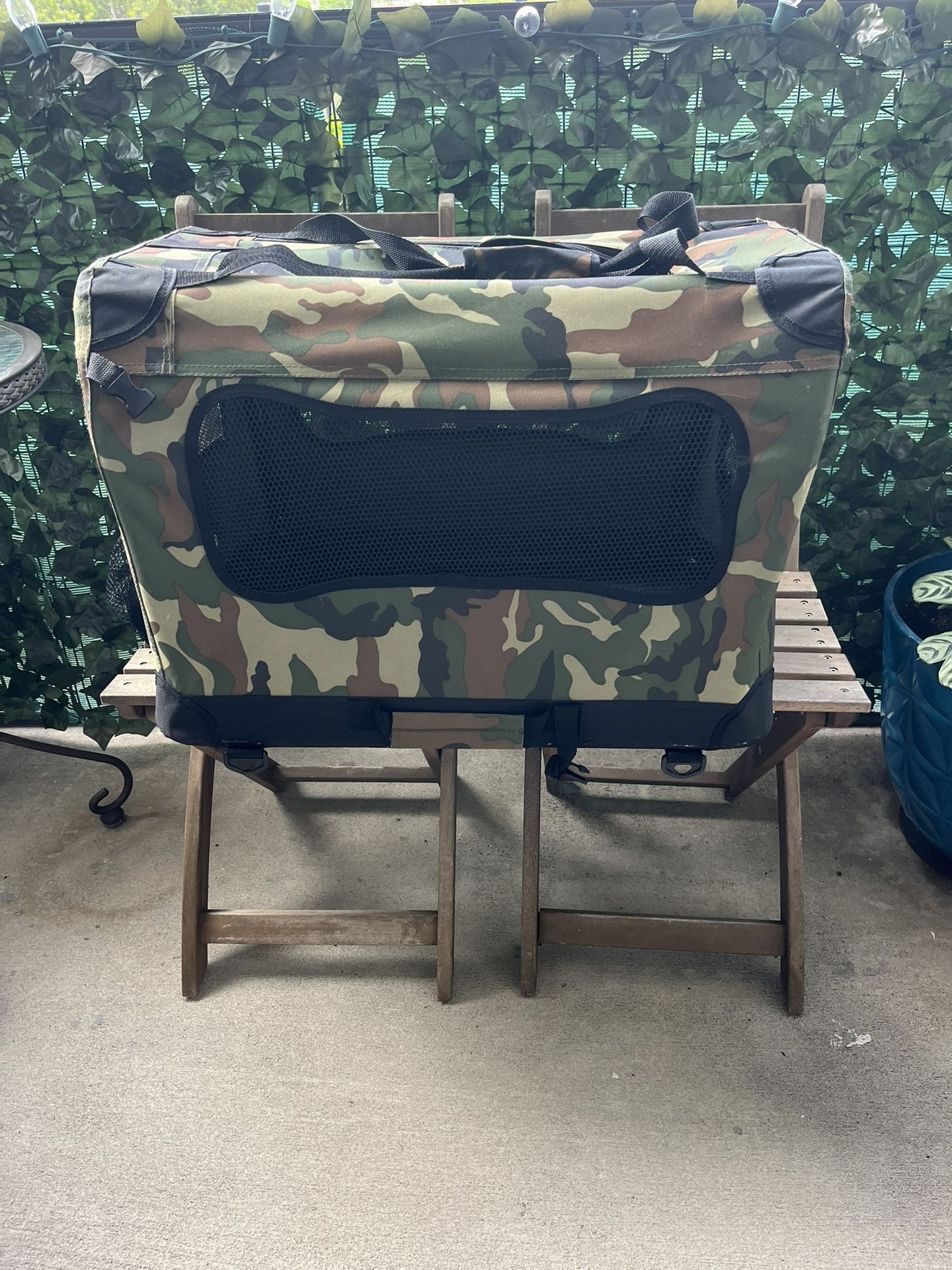 Dog Carrier/crate 15”x22”x15”h