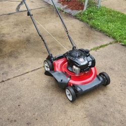 Yard Machines 21" Side Discharge Lawn Mower 5.5 HP Briggs & Stratton 