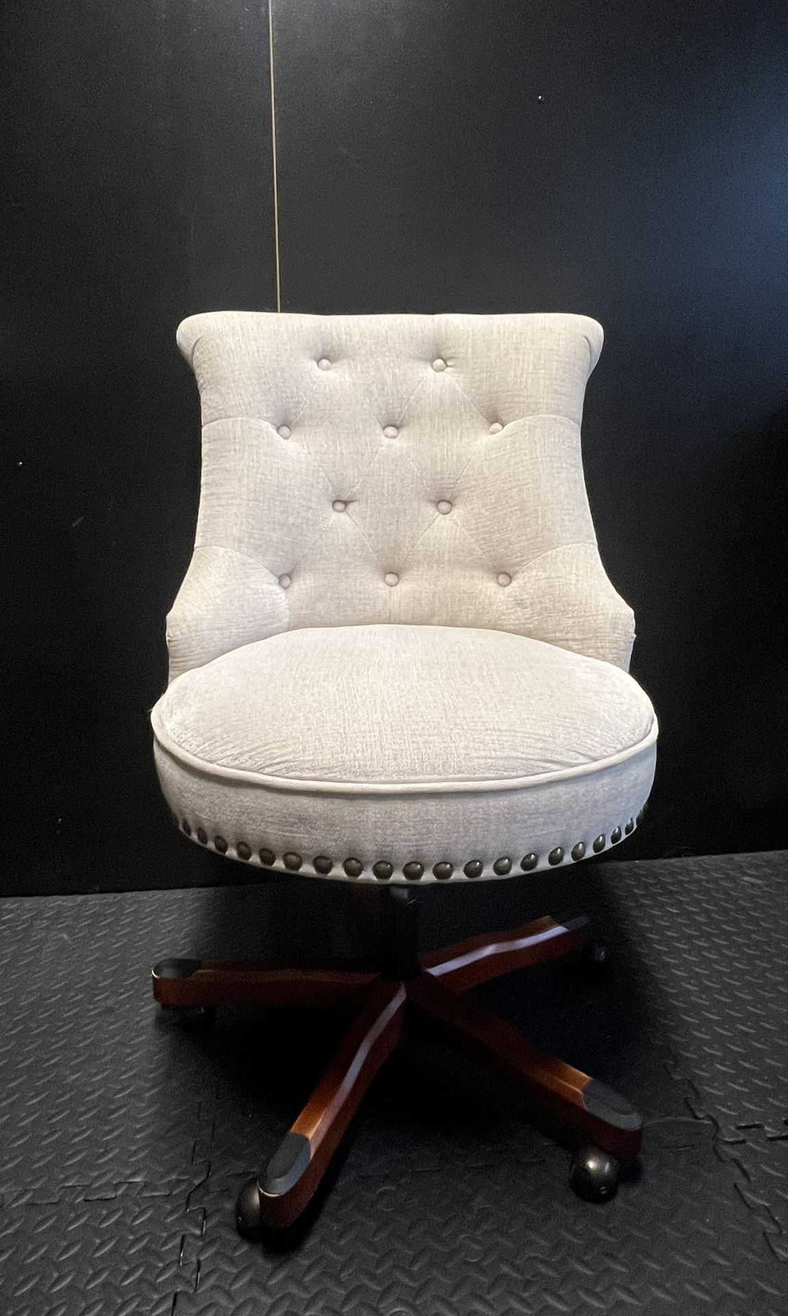 Tufted Swivel Upholstered Office Chair